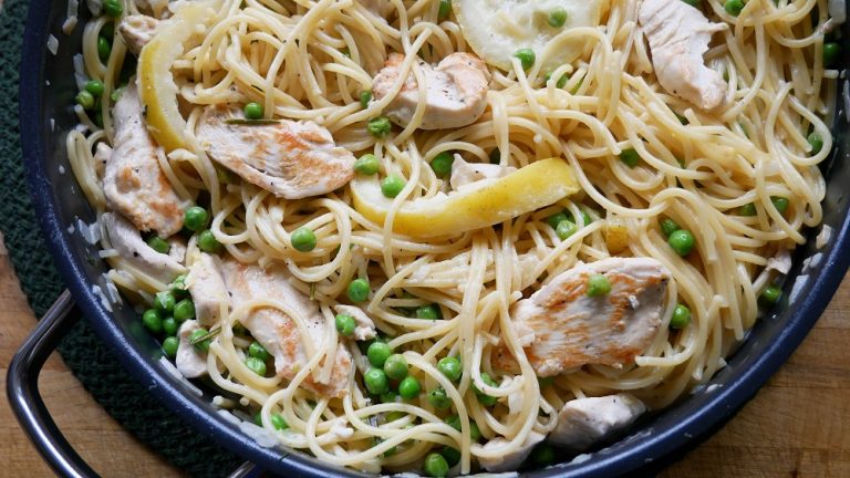 Zitronen One Pot Pasta mit Hähnchen Erbsen ichkocheheute de