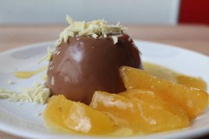 Schokoladen Panna Cotta mit Orangensauce