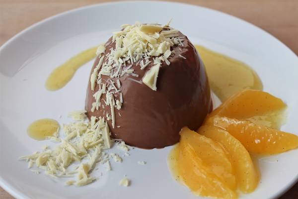 Schokoladen Panna Cotta mit Orangensauce