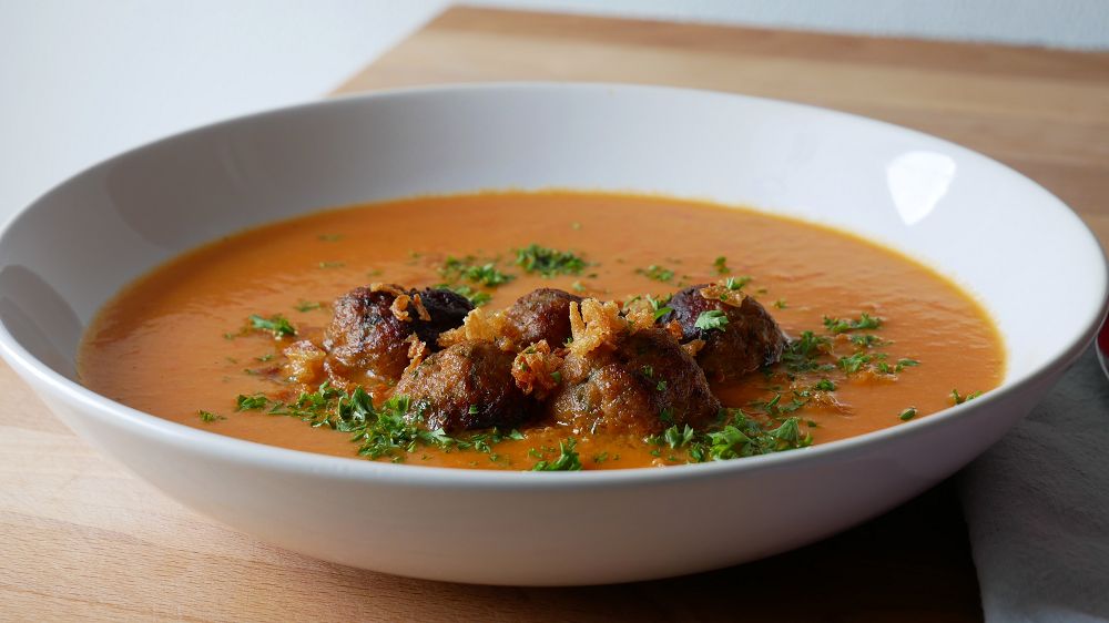 Paprika Soup with Meatballs