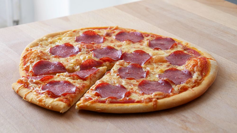 Simple & Easy Salami Pan Pizza