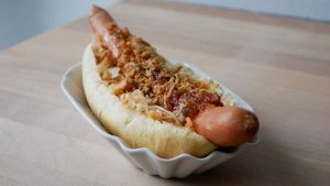 Hot Dogs mit Krautsalat & Sweet Relish