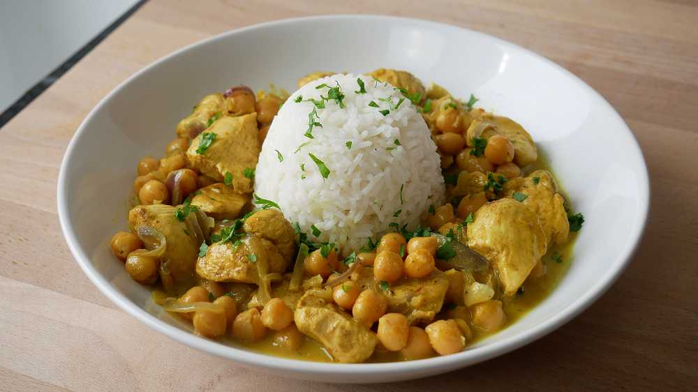 Simple & Easy Chicken Curry with Chickpeas