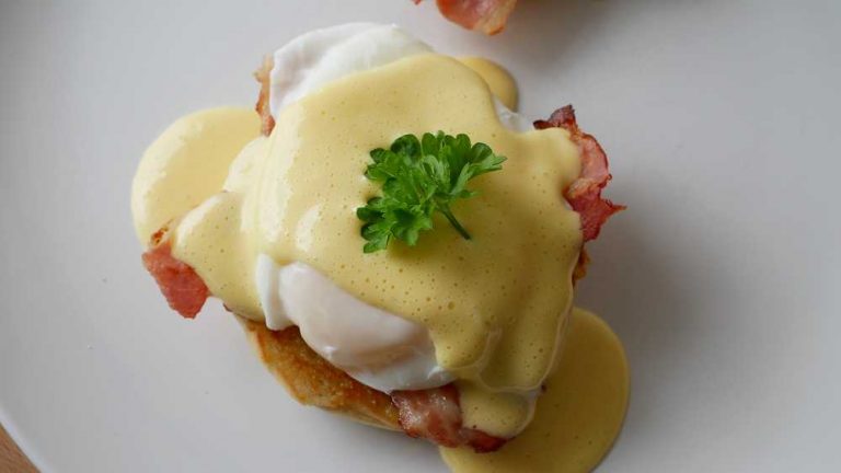 Eier Benedict mit 5 Minuten Sauce Hollandaise - ichkocheheute.de