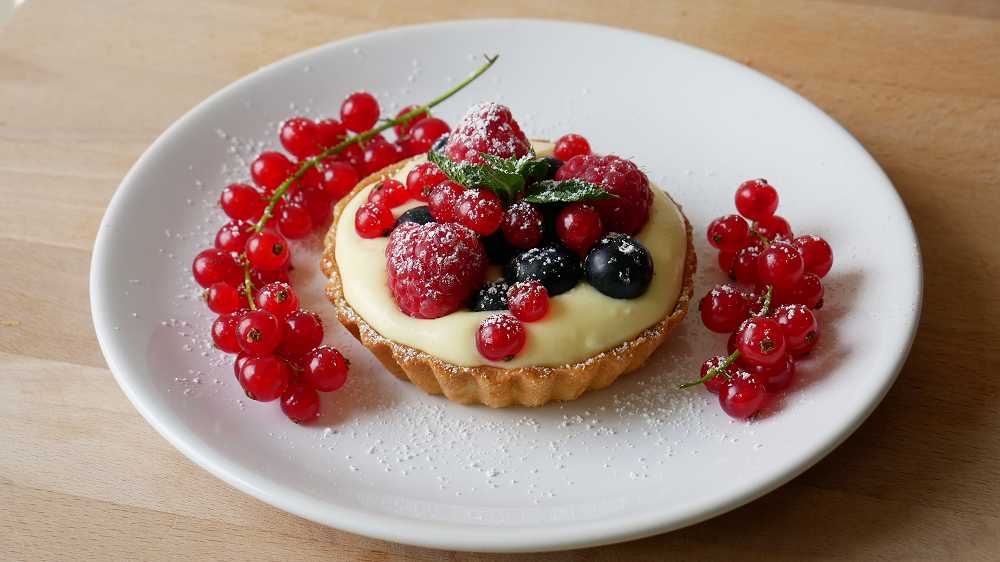 Berry Tartlets with Lemon Cream