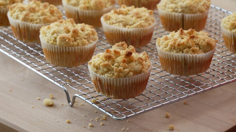 Applesauce Muffins with Crumbles