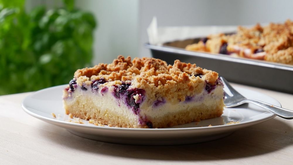 Blueberry Cheesecake with Crumbles