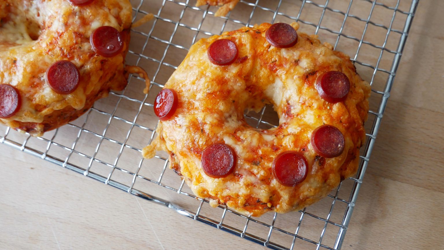 Pizza Bagels mit Salami - ichkocheheute.de