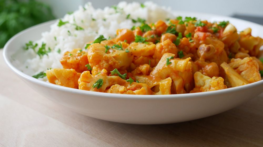 Simple & Easy Cauliflower Curry with Chickpeas
