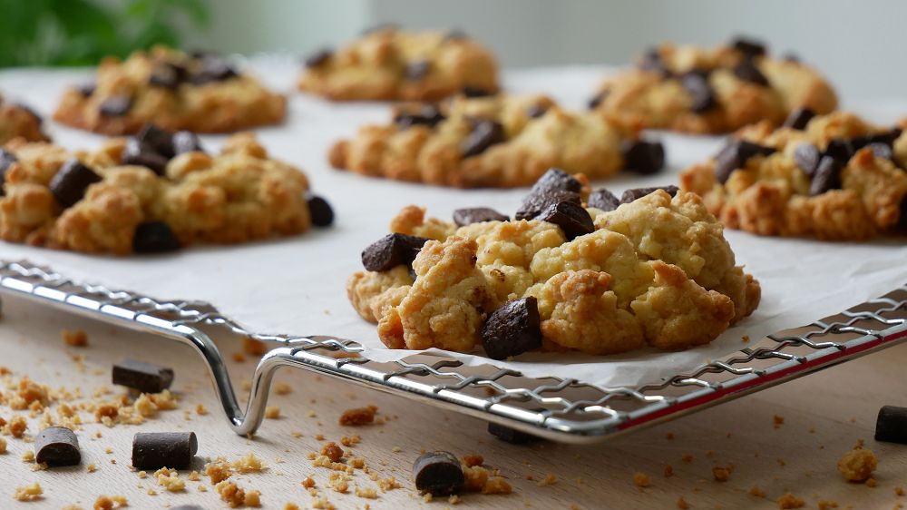Chocolate Chip Crumble Cookies