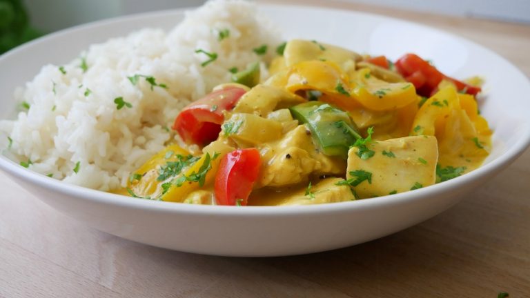 Hähnchengeschnetzeltes mit Curry Sahne Sauce - ichkocheheute.de