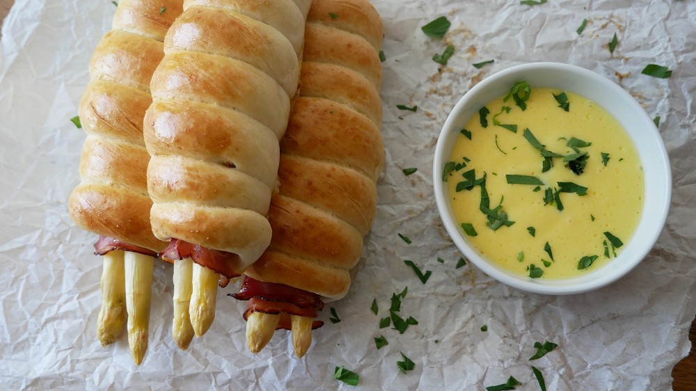 Asparagus & Ham Bread Rolls