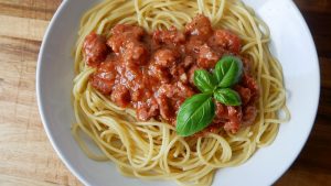 Spaghetti mit Salsiccia Tomaten Sauce