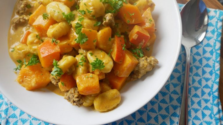 Kürbis Gnocchi Pfanne mit Hackfleisch - ichkocheheute.de