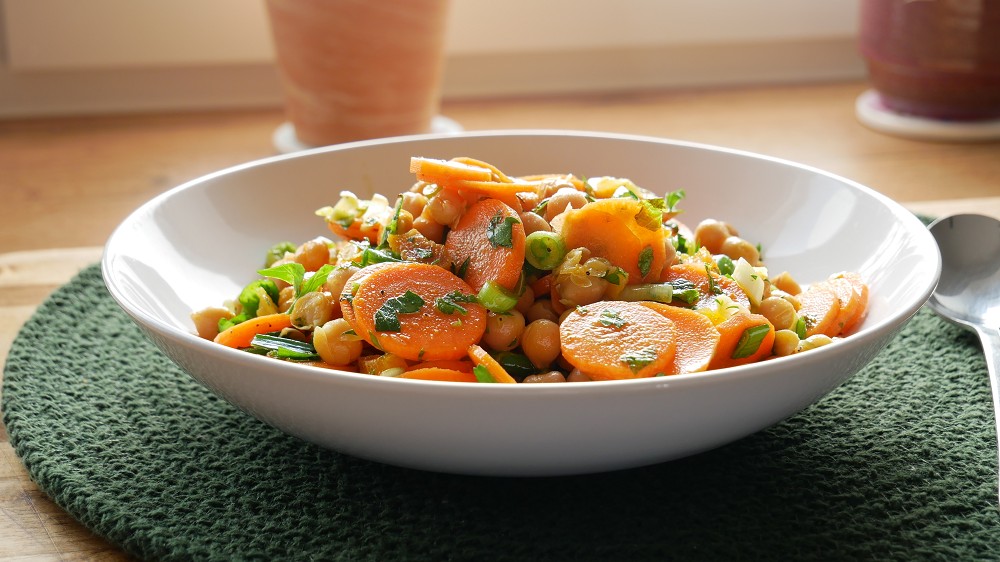 Oriental Carrot Salad with Chickpeas