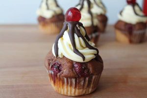 Donauwellen Cupcakes mit Buttercremetopping