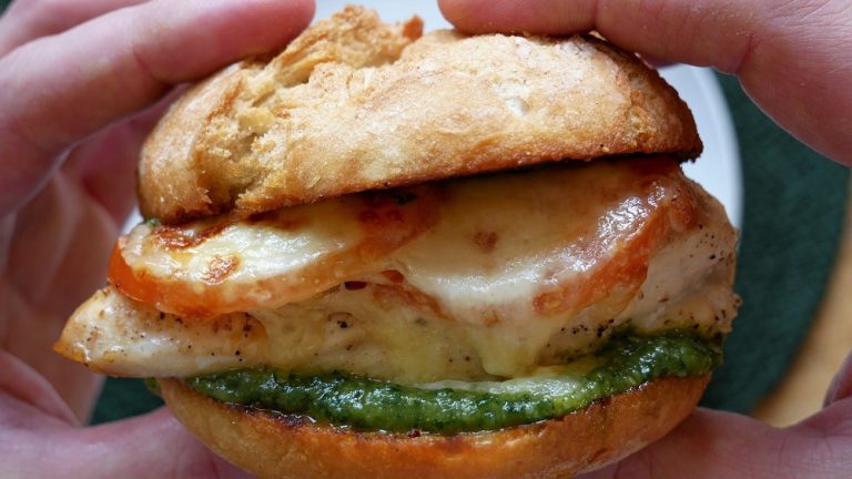 Hähnchen Sandwiches &amp;quot;Caprese&amp;quot; mit Basilikumpesto - ichkocheheute.de
