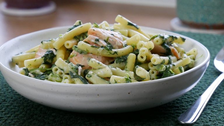 One Pot Pasta mit Blattspinat &amp; Stremellachs - ichkocheheute.de