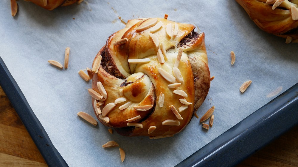 Braided Yeast Buns with Chocolate Filling