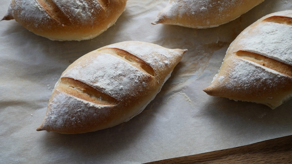 Baking Simple Pointed Bread Rolls