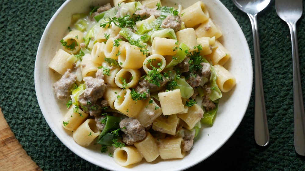 Simple Pasta with Leeks & Ground Meat