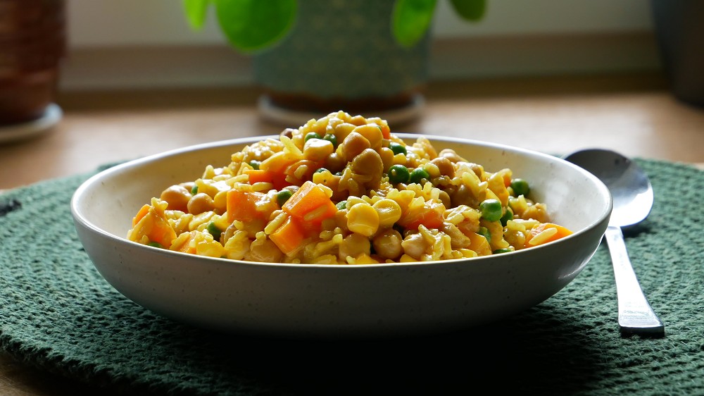 Schnelle Reispfanne mit Gemüse & Kichererbsen (Vegan)