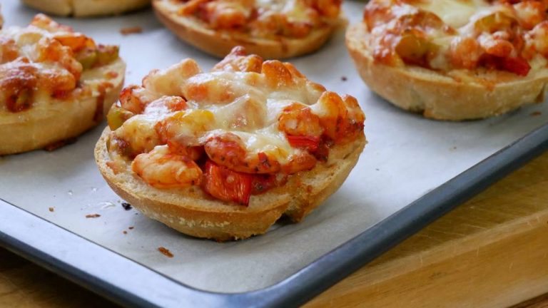 Schnelle Garnelen Paprika Brötchen mit Käse Überbacken - ichkocheheute.de