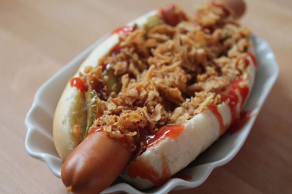 Hot Dogs mit selbstgemachten Hot Dog Brötchen