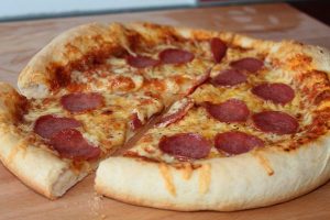 Pan Pizza mit Salami wie bei Pizza Hut