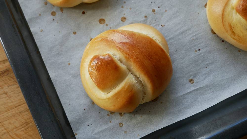 Baking Braided Yeast Knot Buns