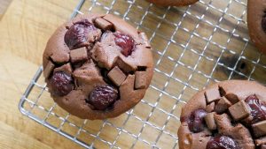 Schokoladen Kirsch Muffins Backen